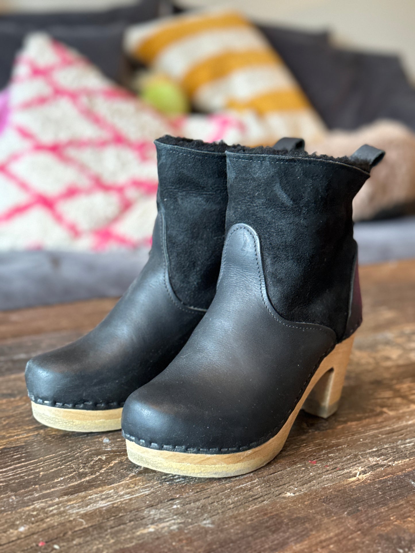 No 6 Clog boot